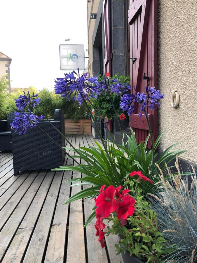 A L'Aube Des Volcans Hotel Charbonnières-les-Vieilles Buitenkant foto