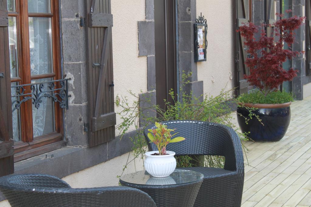 A L'Aube Des Volcans Hotel Charbonnières-les-Vieilles Buitenkant foto